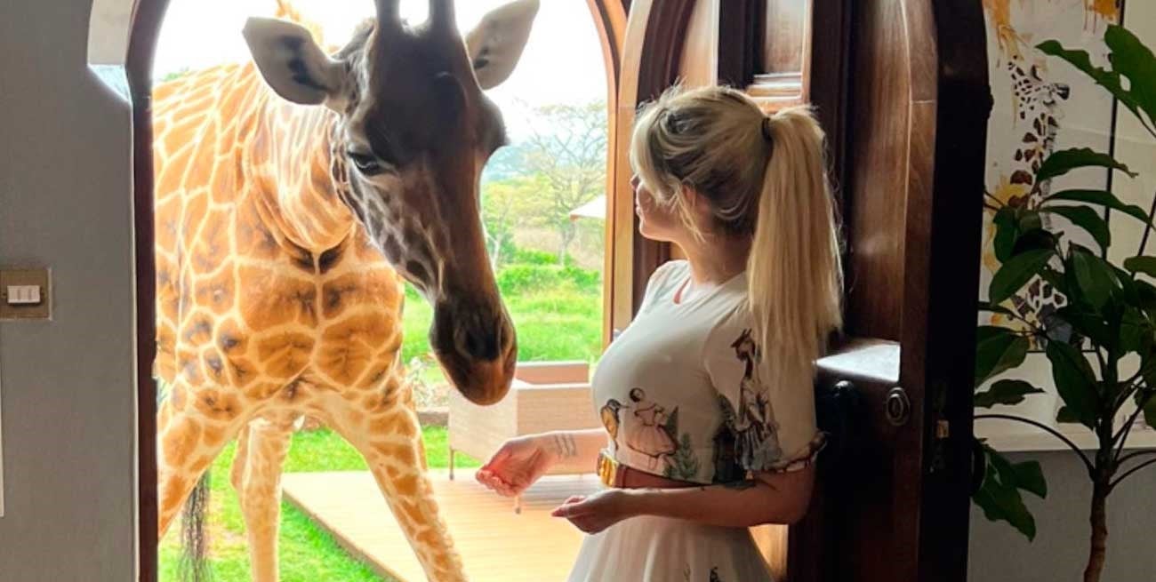Las éxoticas imágenes de Wanda Nara en un hotel con jirafas