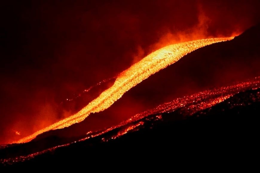 Los fenómenos se dan a la par que el volcán Etna de Sicilia, Italia, está en erupción. Crédito: Reuters