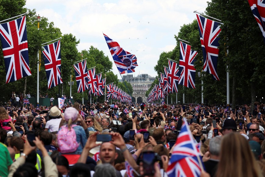 People gather on The Mall for celebrations marking the Platinum Jubilee of Britain's Queen Elizabeth, in London, Britain, June 2, 2022. REUTERS/Phil Noble