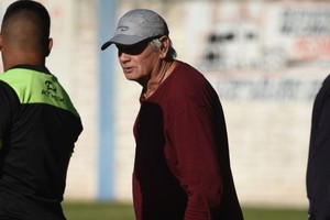 Adalberto Tobaldo. El DT de la La Perla conoce muy bien a Colón y por eso pone lo mejor para el trascendental partido que se lleva todas las miradas.. Crédito: Archivo El Litoral