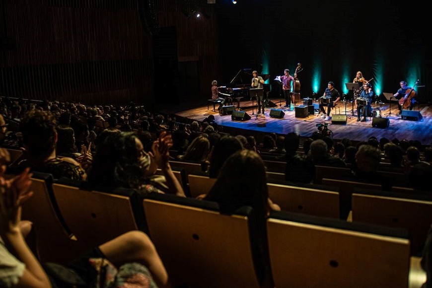 La música del disco de La Hoguera, en paralelo, “dialoga” con la tradición y “se nutre” de otros géneros rioplatenses, incluso de la música académica”.  Gentileza producción