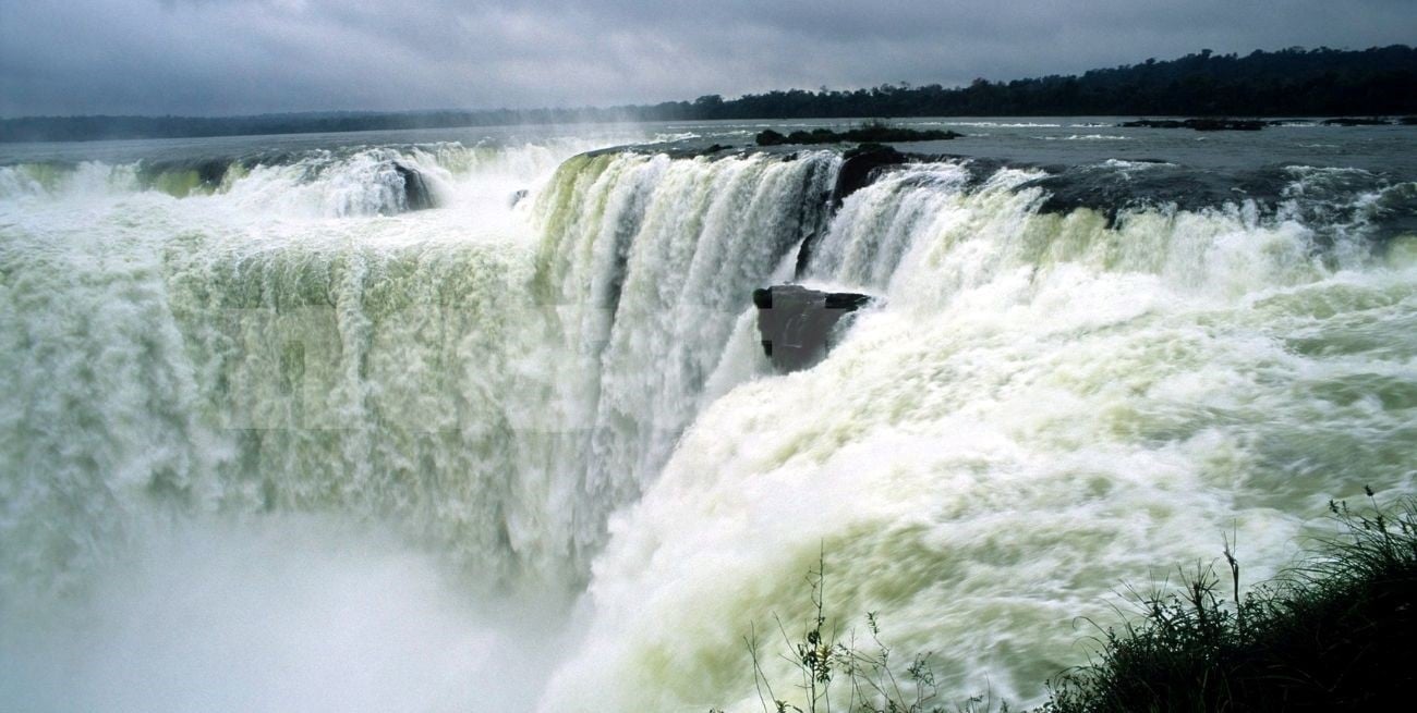 Cerraron el paseo Garganta del Diablo por la crecida del río Iguazú