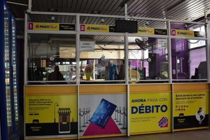 Las estafas se concretaron en el Pago Fácil de "la esquina violeta" de 25 de mayo y La Rioja, a una cuadra de la peatonal de Santa Fe.