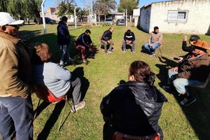 El concejal recorre barrios y conversa con los vecinos.  / Gentileza