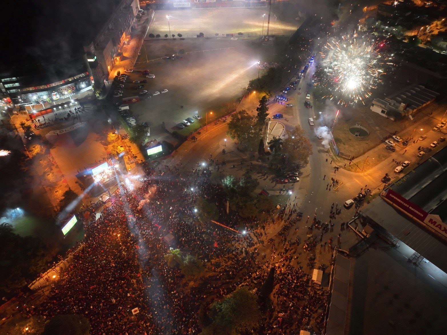 Desde las alturas, así se vivió el aniversario de la primera estrella que consiguió Colón.