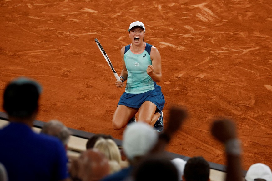 Tennis - French Open - Roland Garros, Paris, France - June 4, 2022
Poland's Iga Swiatek celebrates winning the women's singles final match against Cori Gauff of the U.S. REUTERS/Yves Herman     TPX IMAGES OF THE DAY