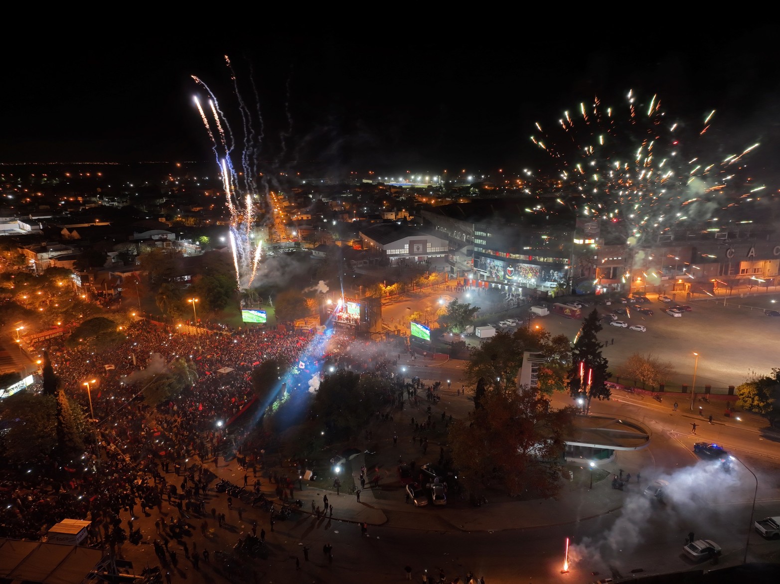Desde las alturas, así se vivió el aniversario de la primera estrella que consiguió Colón.