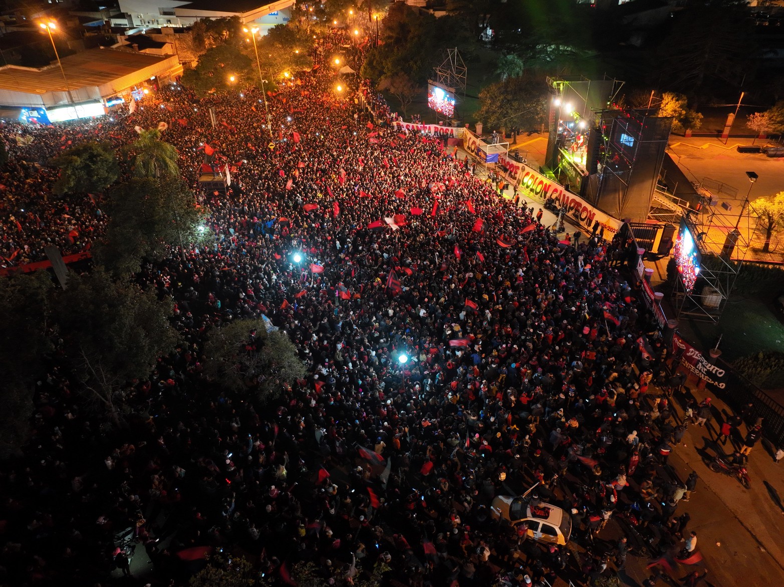 Desde las alturas, así se vivió el aniversario de la primera estrella que consiguió Colón.