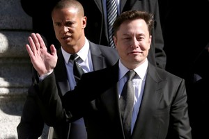 Tesla CEO Elon Musk leaves Manhattan federal court after a hearing on his fraud settlement with the Securities and Exchange Commission (SEC) in New York City, U.S., April 4, 2019.  REUTERS/Shannon Stapleton/File Photo