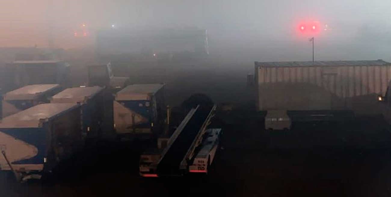 Demoras, desvíos y cancelaciones de vuelos en Ezeiza y Aeroparque por la niebla