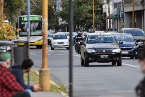 Las empresas de taxis y remises sostienen que el pedido se debe a los incrementos en el valor de los combustibles y costos de mantenimiento de los vehículos. Crédito: Archivo El Litoral / Pablo Aguirre