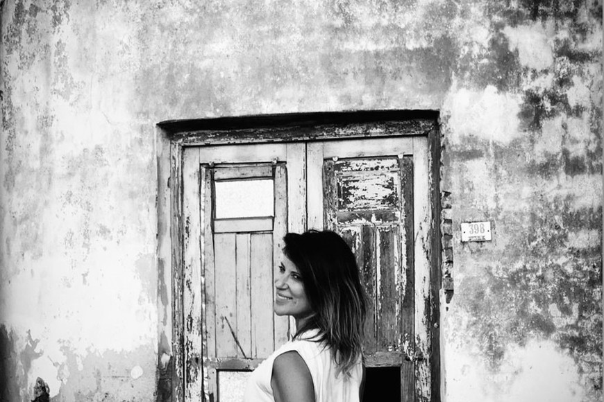 La chovetense Betiana Bradas presenta “Profundo” en Europa.  La artista santafesina, expone su nueva obra en la galería CasaSur de Madrid.