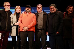 El libro fue compilado por el periodista, escritor y productor discográfico, Horacio Vargas, con perfiles de los integrantes originales de la trova rosarina: Juan Carlos Baglietto, Fito Páez, Adrián Abonizio, Jorge Fandermole, Silvina Garré, Rubén Goldín y Lalo de los Santos. Gentileza Gobierno de Santa Fe