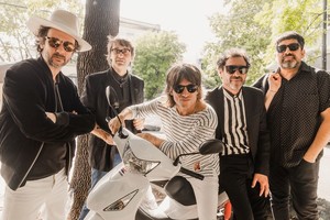 Turf, banda argentina liderada por Joaquín Levinton (en la moto)