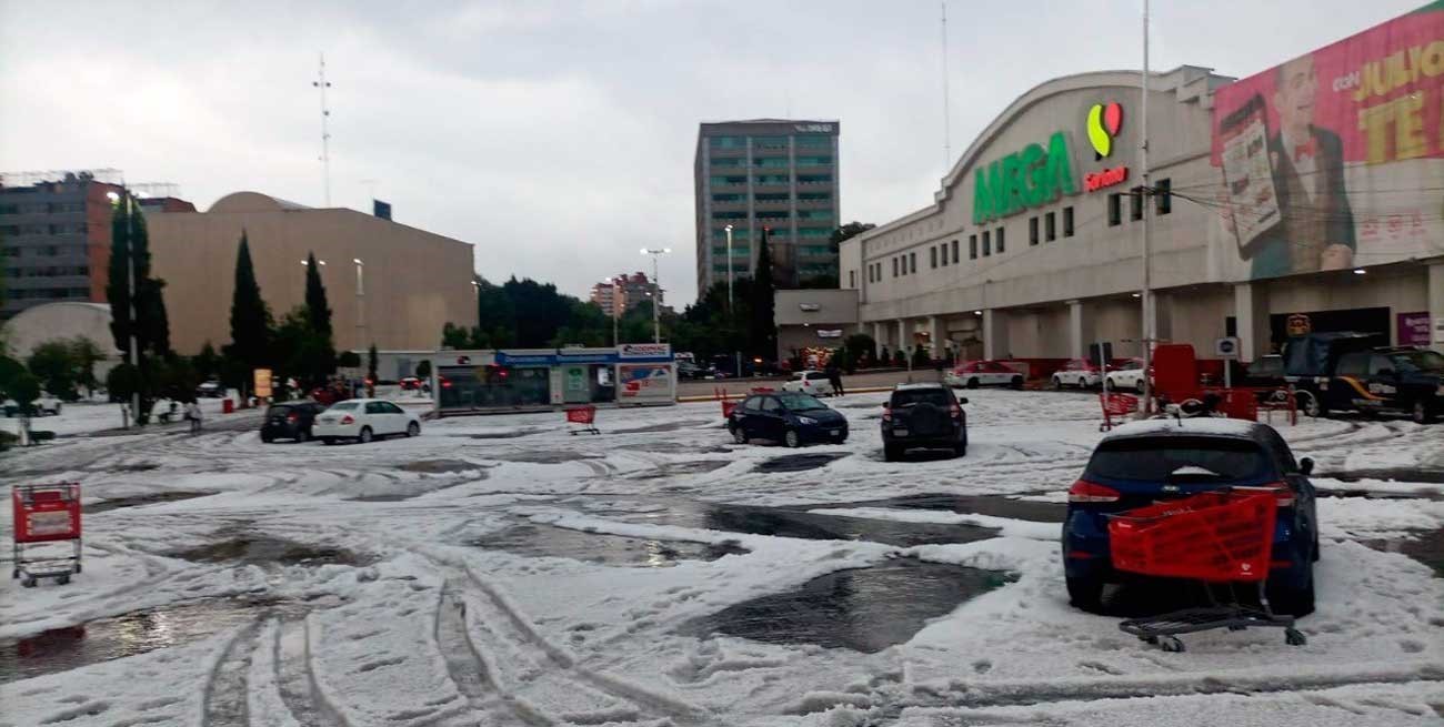 Video: feroz granizada provocó la caída del techo de un supermercado en México