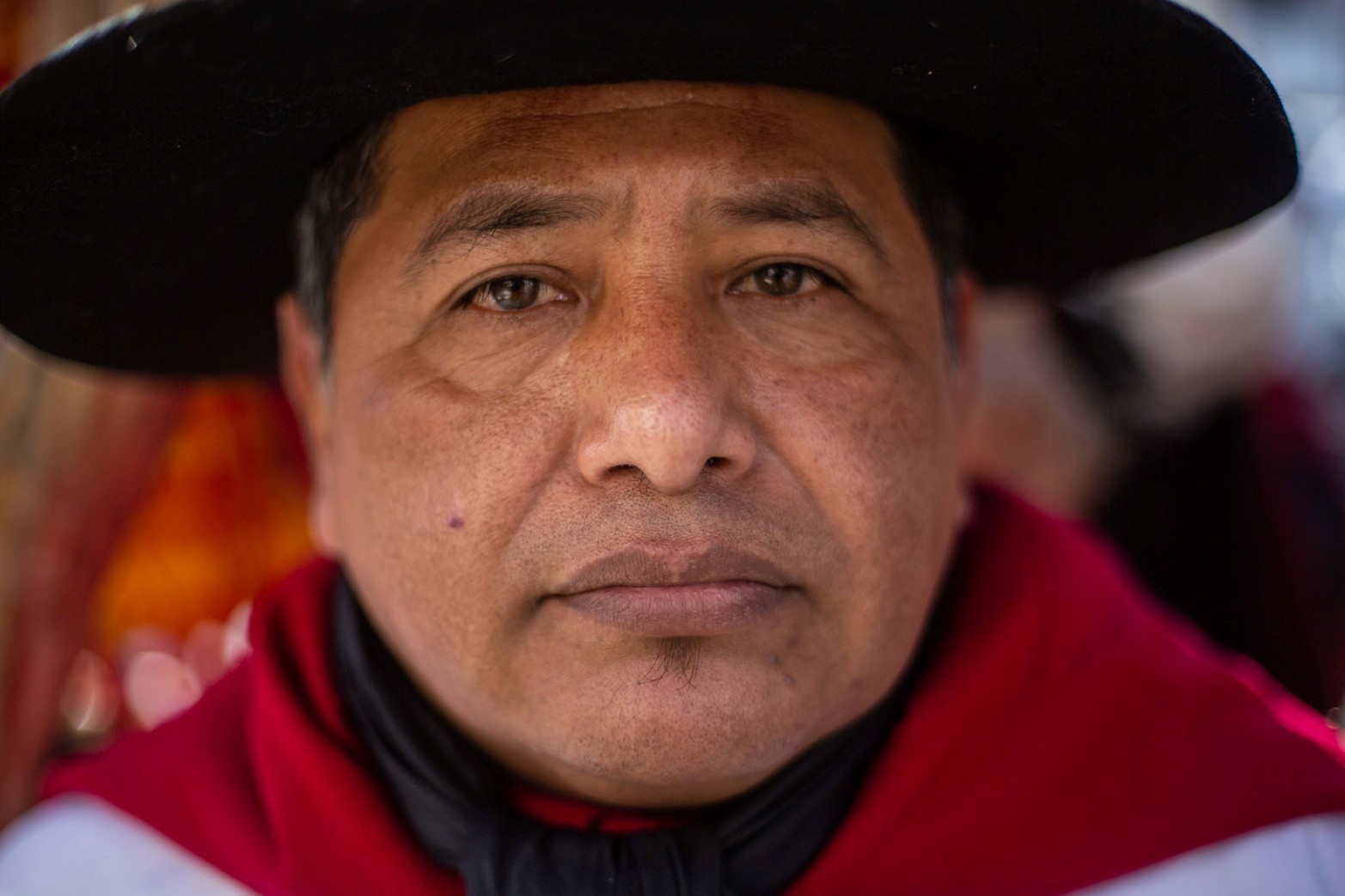 Más de siete mil gauchos de distintas localidades del país desfilaron ayer viernes en la ciudad de Salta a 201 años del fallecimiento del general Martín Miguel de Güemes.