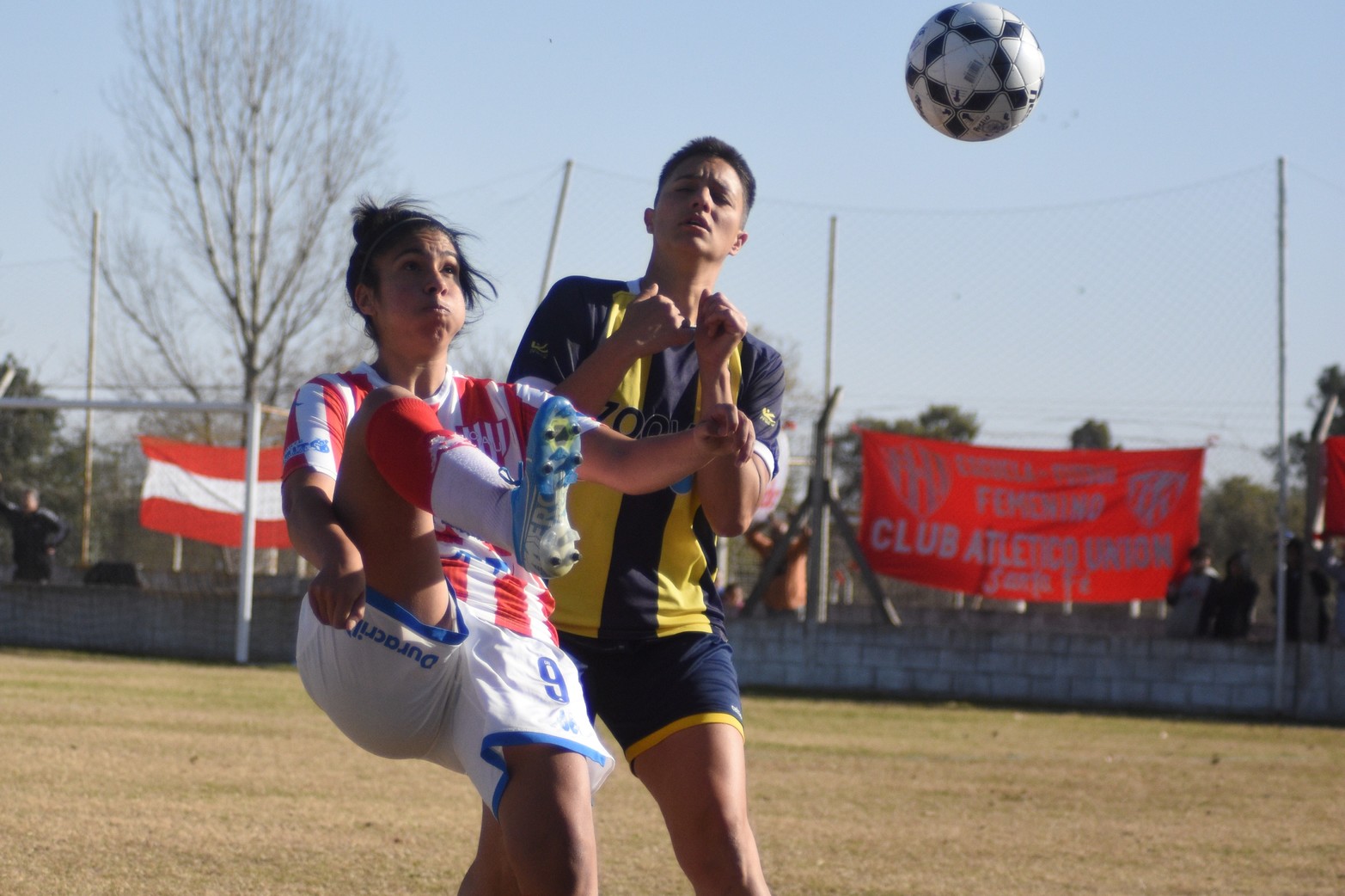Unión le ganó 4 a 1 a El Quilla en la rama femenina de fútbol.  Representará la liga santafesina en la Copa Santa Fe