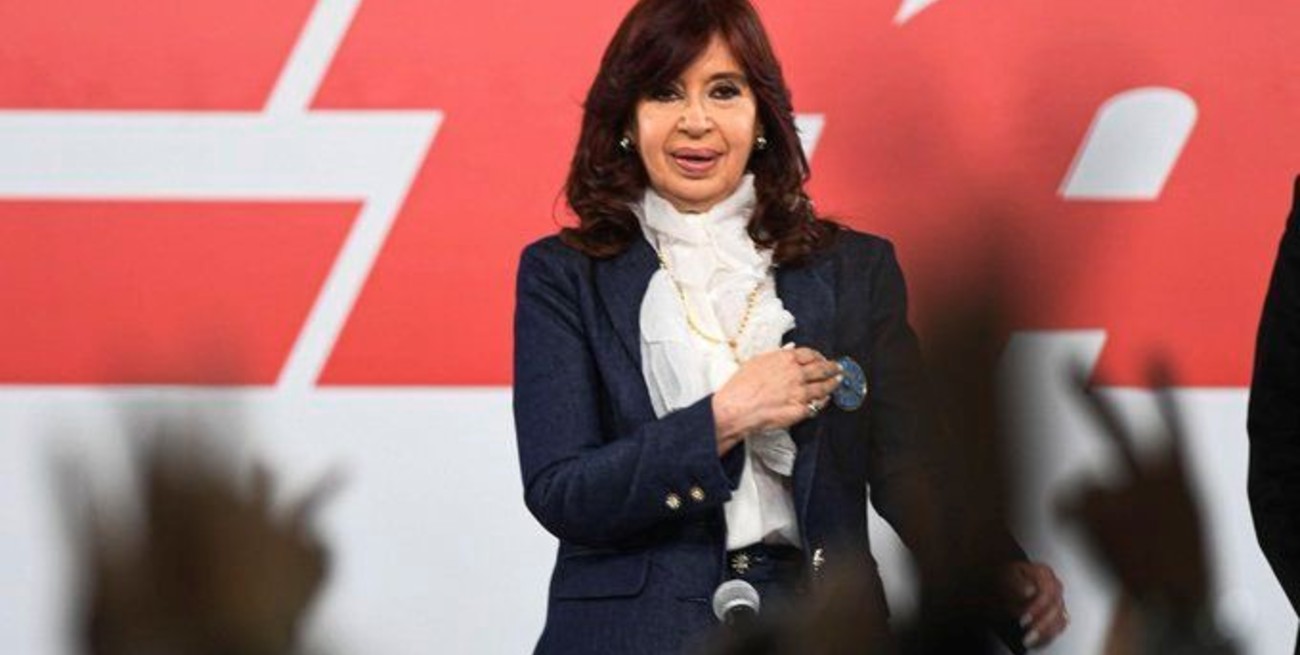Cristina Kirchner se despegó de la crisis económica y apuntó al presidente y a los movimientos sociales