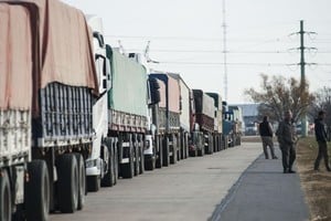 Se agrava la problemática del faltante de gasoil y el transporte de carga de Tucumán inicia una protesta.