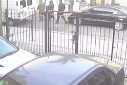 Video: un conductor embistió a una familia y escapó en Laferrere