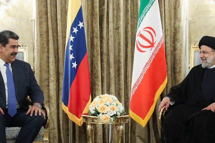 Nicolás Maduro junto a Ebrahim Raisi, presidente de Irán.
