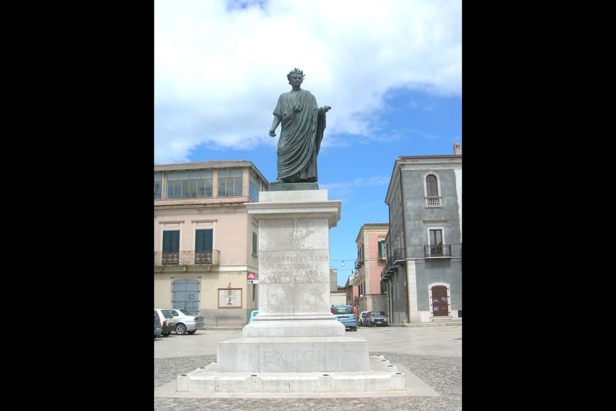 Estatua de Quinto Horacio Flaco en Venusia, su ciudad natal.