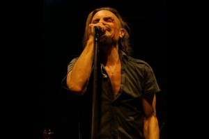 Rodrigo "Negro" González, cantante de Experimento Negro (y La Cruda).