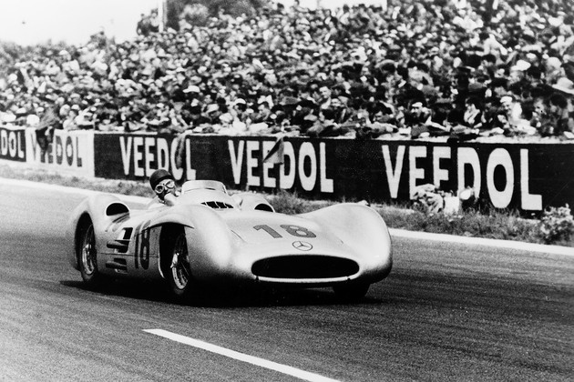 Fangio en las pistas, su lugar en el mundo.