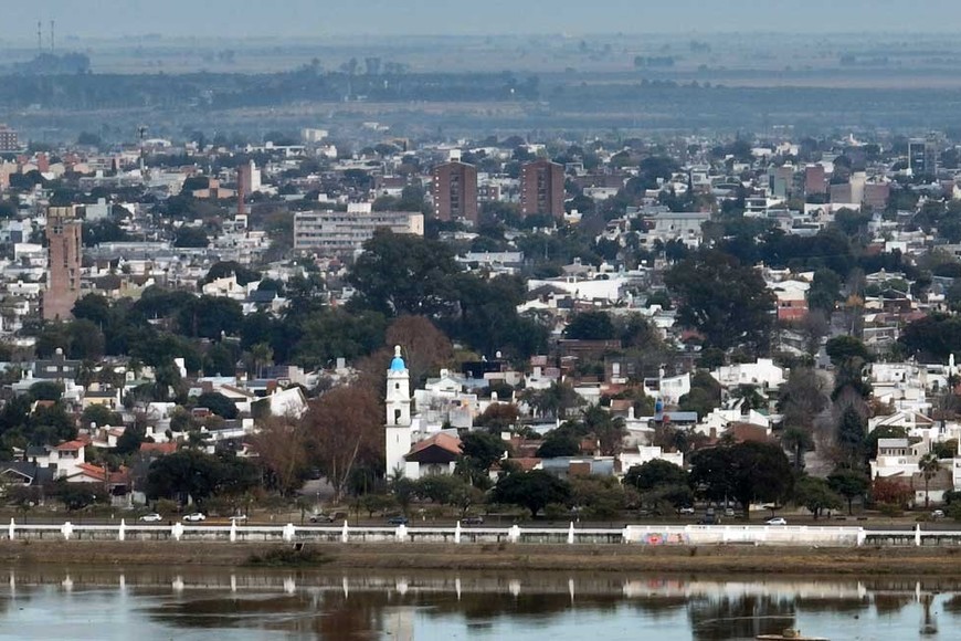 Fresco sábado en la capital provincial. Crédito: Fernando Nicola (drone)