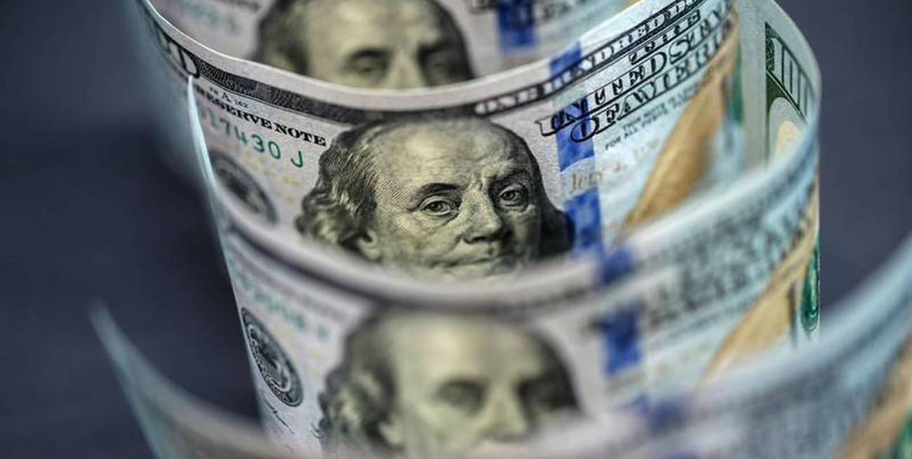 El dólar blue y los tipos de cambio financieros suben a niveles récord