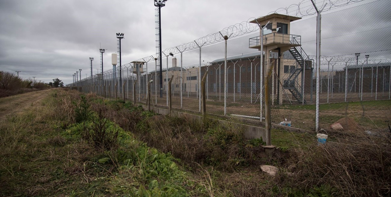 Colocarán inhibidores "totales" en los pabellones de la cárcel de Piñero 