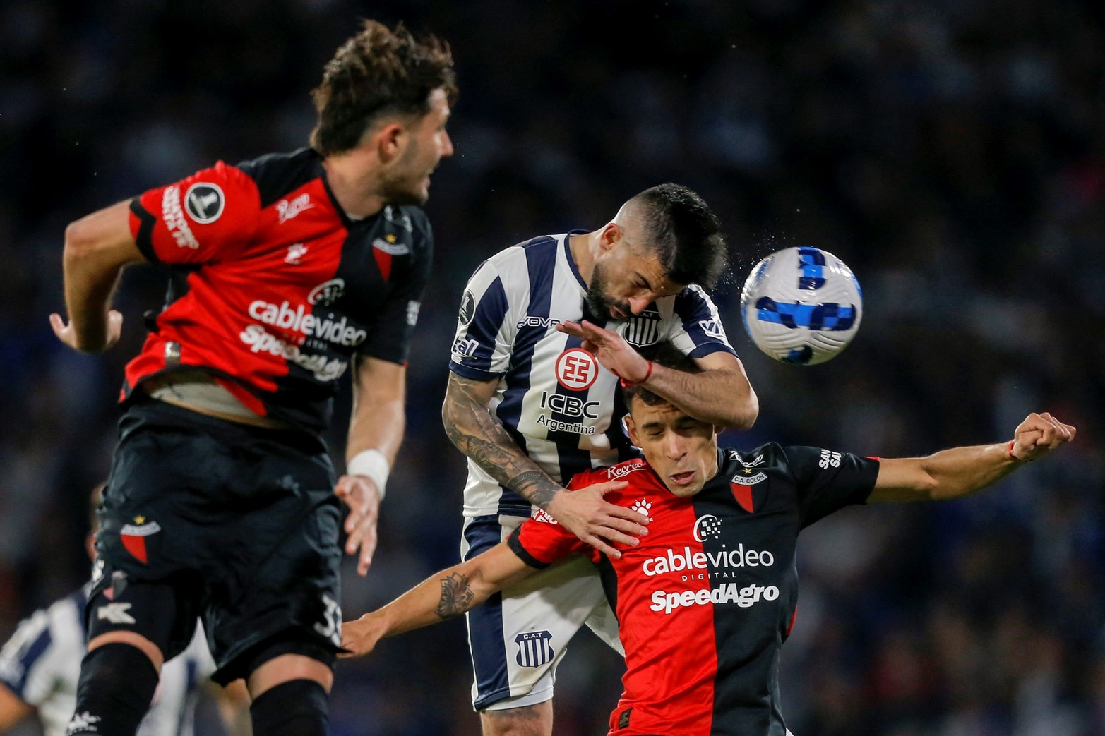 Por la ida de los octavos de final de la Copa Libertadores, Colón y Talleres igualaron 1 a 1 en el estadio Mario Alberto Kempes. Foto: Conmebol