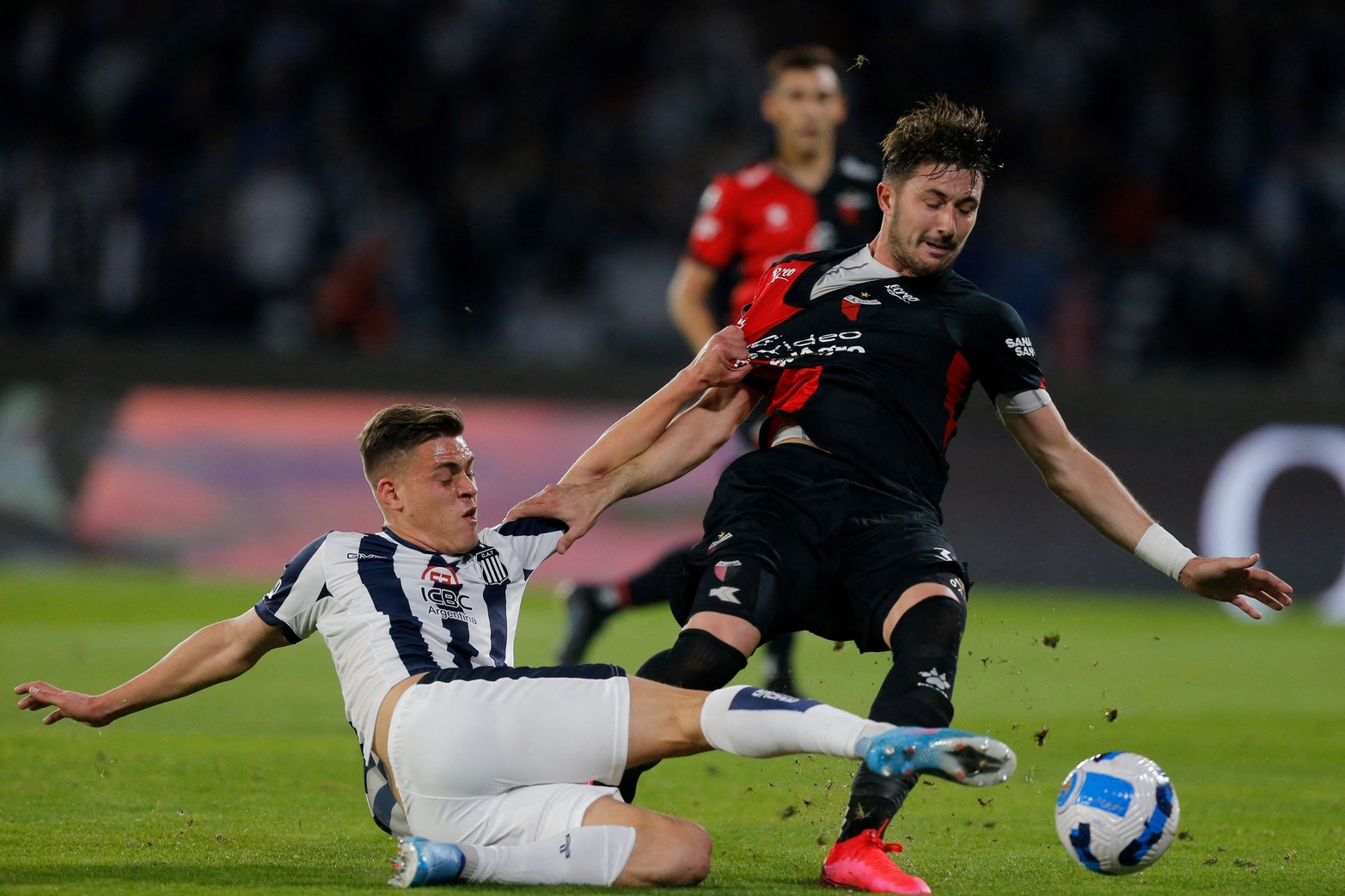 Por la ida de los octavos de final de la Copa Libertadores, Colón y Talleres igualaron 1 a 1 en el estadio Mario Alberto Kempes. Foto: Conmebol