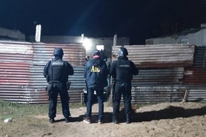 Además de lograr la captura del presunto homicida, los agentes se incautaron de estupefacientes en el lugar.