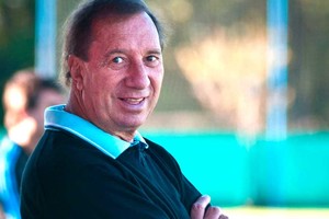 Como jugador de Estudiantes ganó tres Copas Libertadores en 1968, '69 y '70.