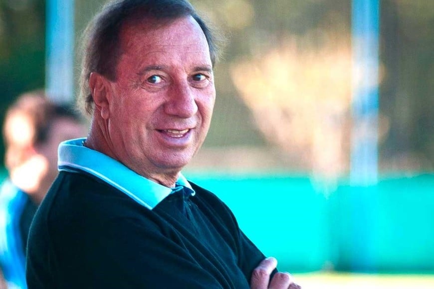 Como jugador de Estudiantes ganó tres Copas Libertadores en 1968, '69 y '70.