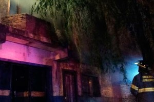 Los agentes trabajaron alrededor de dos horas para apagar las llamas. Se investigan las causas del fuego.