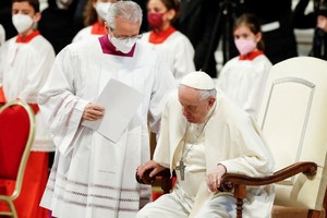 "Su Santidad el papa Francisco se entristeció profundamente al enterarse del asesinato del señor Shinzo Abe", planteó hoy el secretario de Estado vaticano Pietro Parolin