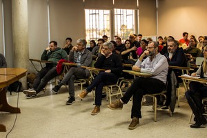 "Estos debates funcionan también como una provocación a pensar críticamente algunas cuestiones que el mainstream o el mundo editorial da por asumido", consideró sobre la actividad el decano Gabriel Biagioni. Crédito: UCSF