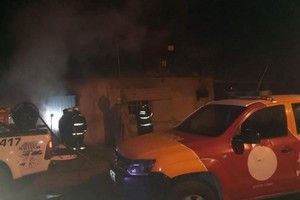 El fuego se produjo con mayor fuerza en dos ambientes y un local comercial (kiosco), donde se constataron daños de importancia. Crédito: El Litoral
