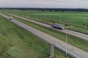 El proyecto comprende la renovación de la iluminación en la Autovía 19. Crédito: Fernando Nicola (drone)