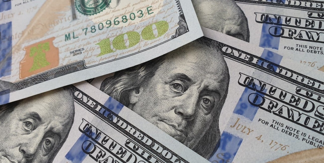 Tras los anuncios económicos, bajaron el dólar blue y los tipos de cambio financieros