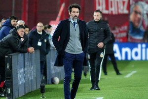 Eduardo Domínguez presentó su renuncia como entrenador de Independiente.