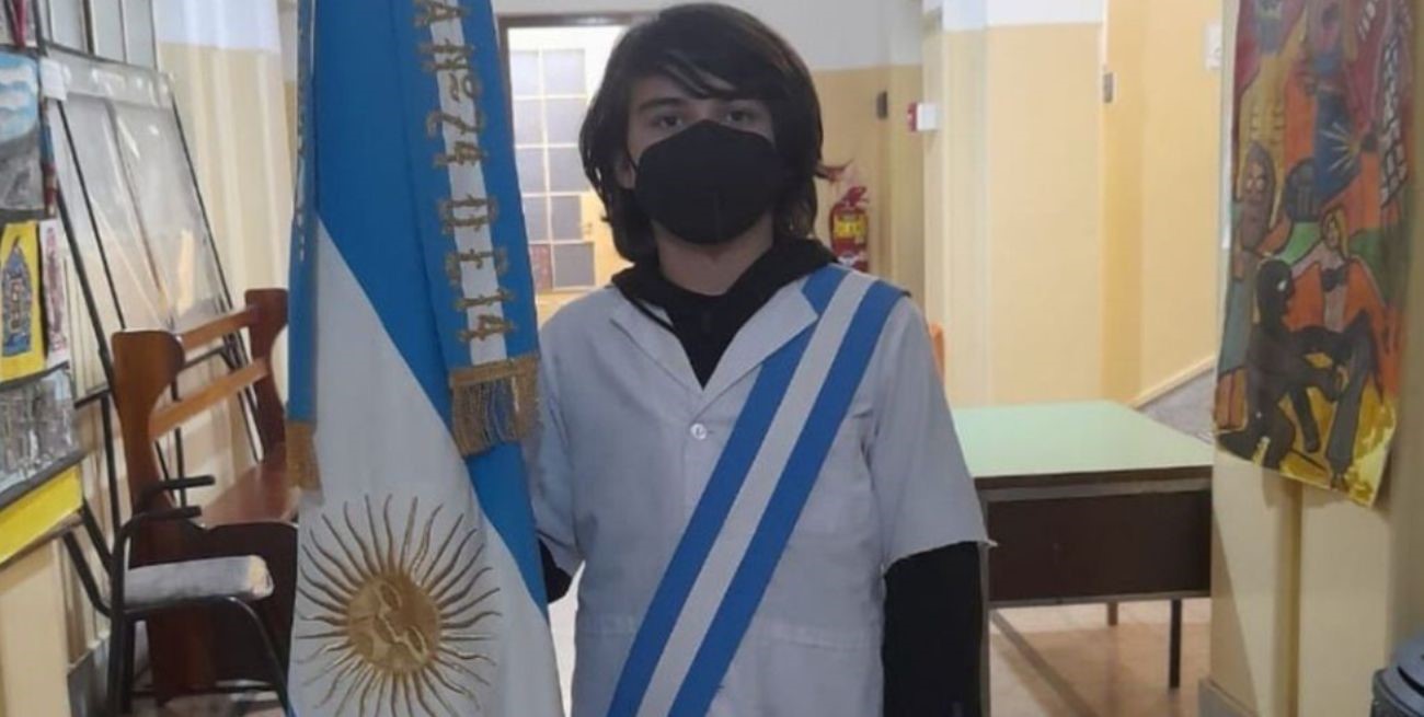 Un alumno con autismo fue elegido por sus compañeros como abanderado para el 9 de Julio en Buenos Aires