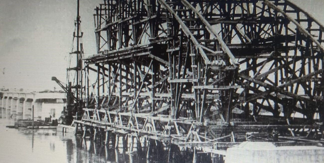 A 83 años de la inauguración, así lucía el puente Carretero durante su construcción