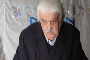 Oscar Vicente Aguirre. El "Patón" fue jugador, DT y directivo en varios de los clubes de la Liga Santafesina de Fútbol. En 2017 fue declarado por el Concejo Municipal de Santa Fe como "Ciudadano Ilustre",