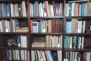 Vista parcial de la biblioteca y archivo de María Inés Vincenti en Rafaela.
