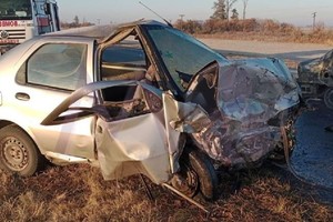El impacto frontal de dos automóviles en el centro-oeste de la provincia provocó cinco muertes.