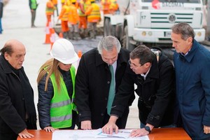 El presidente encabezará el acto junto al ministro Katopodis (derecha).