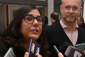 Florencia Marinaro y Luciano Fabbri dieron detalles del programa que, en una primera etapa, involucrará a 12 municipios y se extenderá a otros ámbitos sociales y territoriales. Créditos: Guillermo Di Salvatore